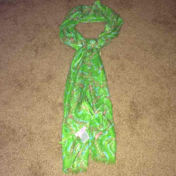 💚SOLD💚Lilly pulitzer Chomp Chomp Scarf 🎀 - Picture 4 of 4