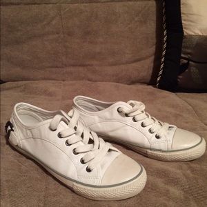 Casual leather shoes