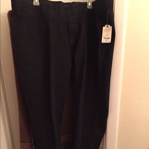 Brand new Saint Johns Bay skinny leggings