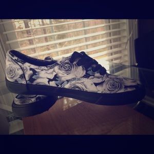 NEW Floral Print Sneakers Size 7