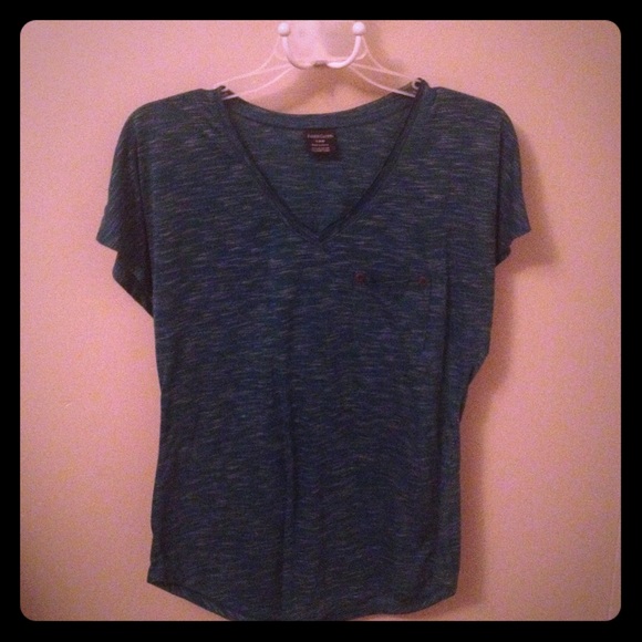 Marled blue v-neck pocket tee