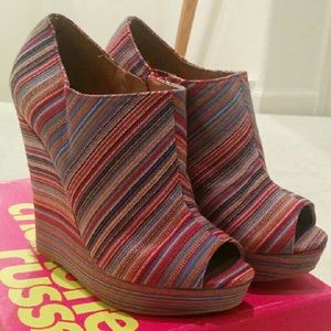 💲SOLD at Crossroads💲NEW!Adorable Peep-Toe Wedges