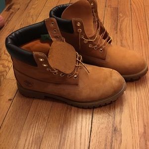 MENS Timberlands like new barely worn !