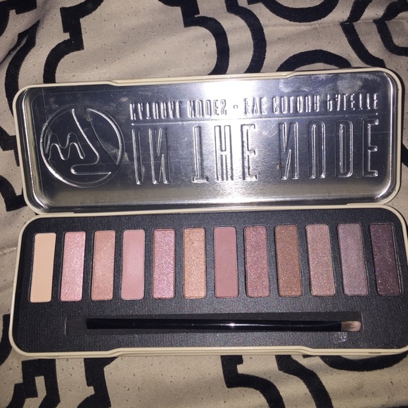 In the Nude Eyeshadow palette 😍😍