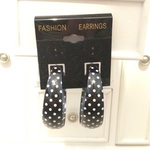 Black & white hoop fashion earrings
