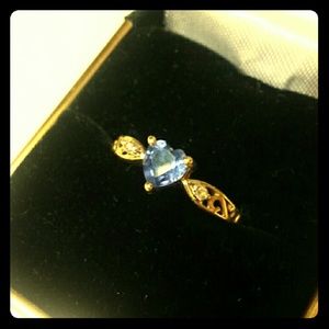 10k gold, heart-shaped sapphire ring w/ diamonds