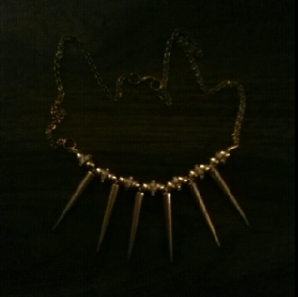 Spikey necklace