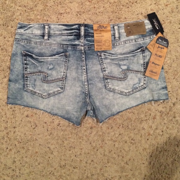 Aiko High Rise Short - Picture 2 of 3