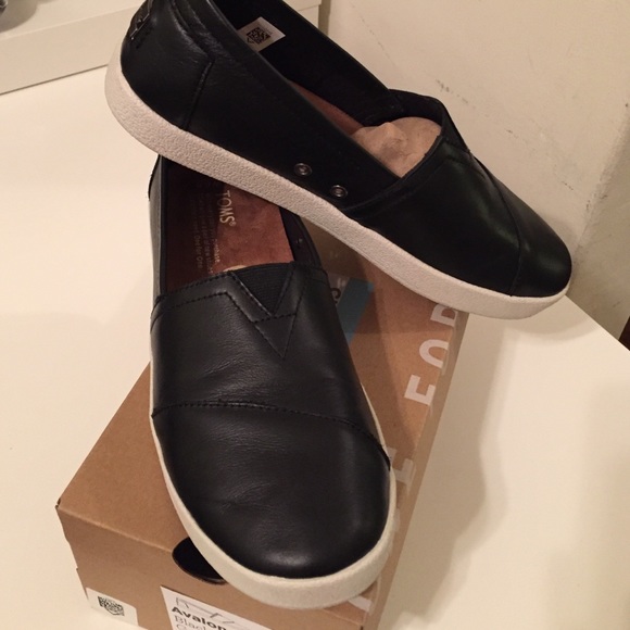 Toms Avalon Black Leather - Size 6.5