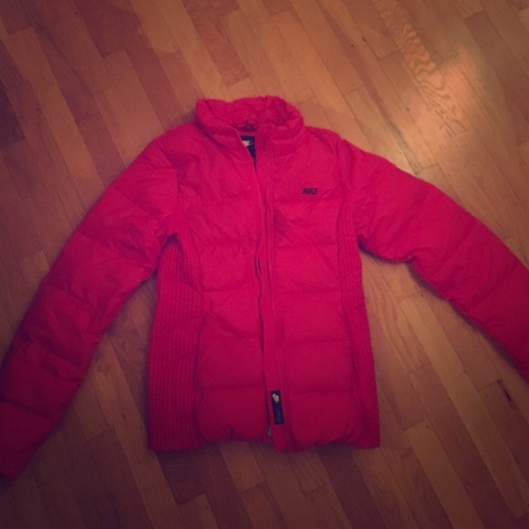 Nike womens pink lightweight puffy jacket