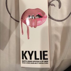 Kylie lip kit in Koko k