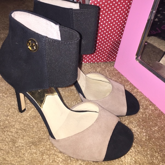Stunning Michael Kors booties