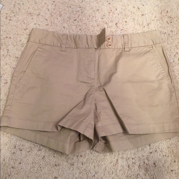 Vineyard vines Kahki shorts size 4