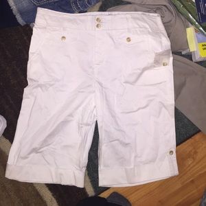 Intro Capri shorts