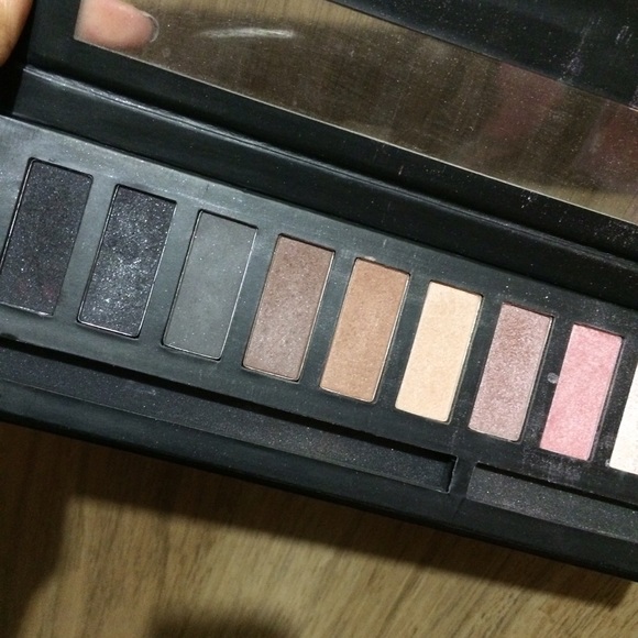 Love and beauty smokey palette - Picture 3 of 4