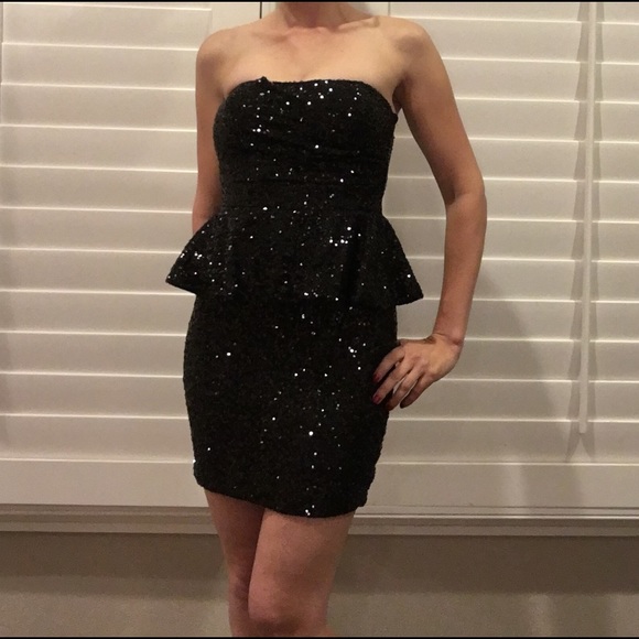 Sequined peplum strapless black dress - Picture 3 of 4