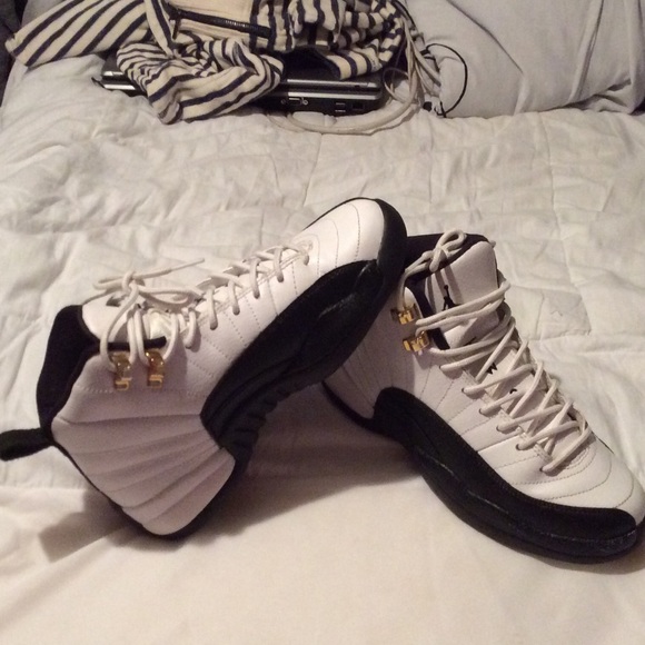 AIR JORDAN 11's