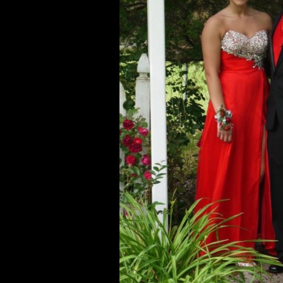 EUC Mac Duggal Prom Dress!!
