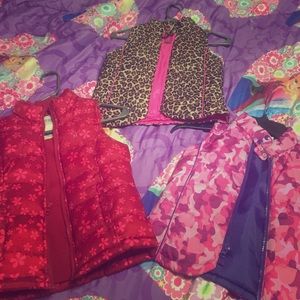 3 little kids vests
