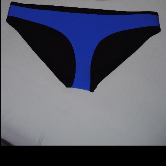 Authentic triangl bikini bottom NWOT