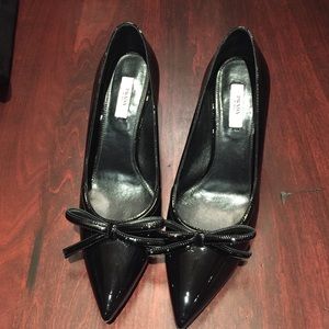 Prada black patent leather pumps!!