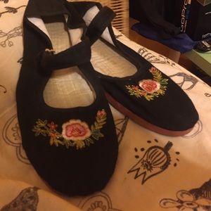 Adorable embroidered ballet flats.