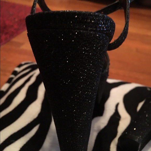 Heels - Picture 3 of 4