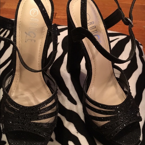 Heels - Picture 4 of 4