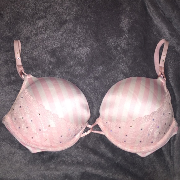 Victoria Secret Miraculous Plunge Bombshell Bra!