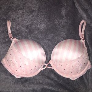 Victoria Secret Miraculous Plunge Bombshell Bra!