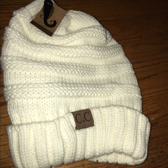 White knitted hat - Picture 1 of 2