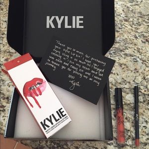 22 FROM KYLIE COSMETICS - non negotiable price