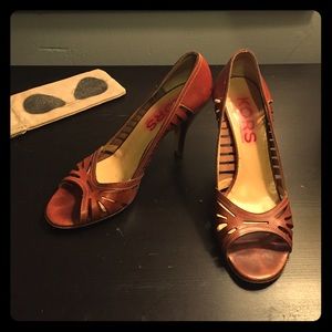 Michael Kors Brown Cut Out Peep Toe Pumps