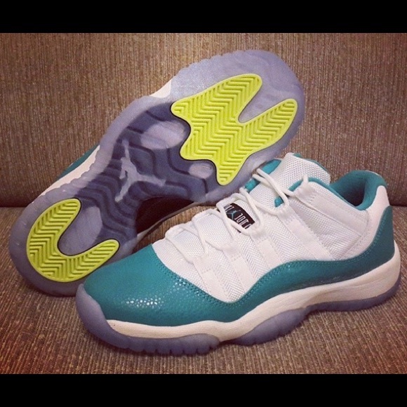 RETRO 11's LOW