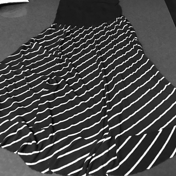 Motherhood Maternity skirt, size XL.