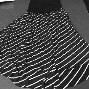 Motherhood Maternity skirt, size XL.