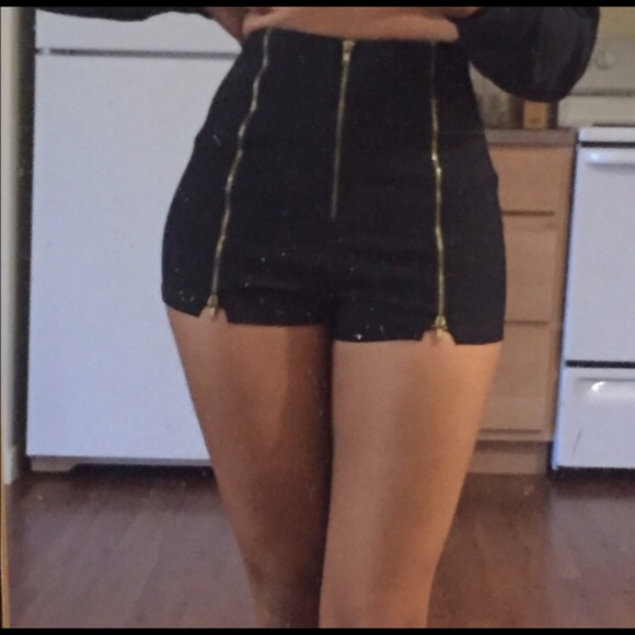 High waisted Black Shorts