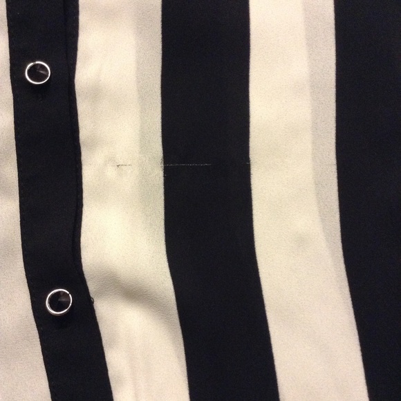 💖 Forever 21 ~ Romper ~ 💖 - Picture 3 of 4