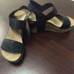 Brand new Pierre Dumas wedges!