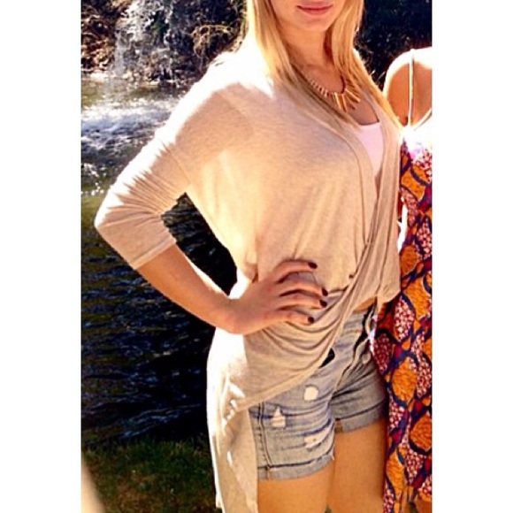 Long sleeve light beige top!