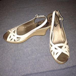 Spring wedge in white by Mudd. Size 8