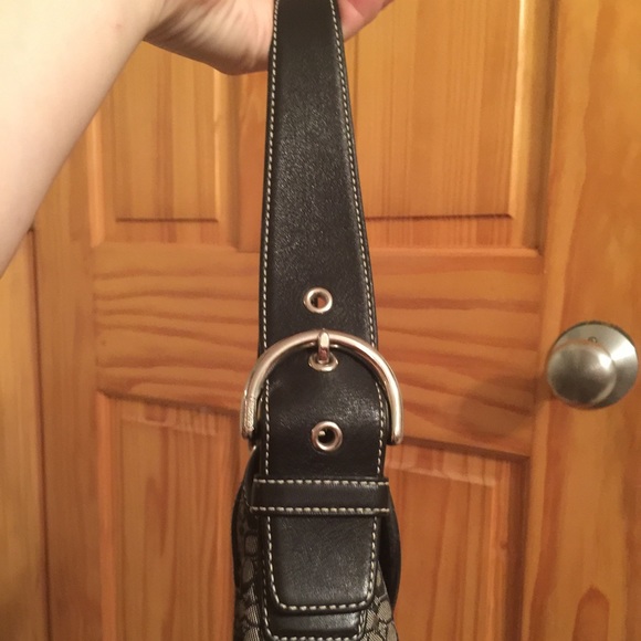 Signature Coach Bag - Picture 2 of 4