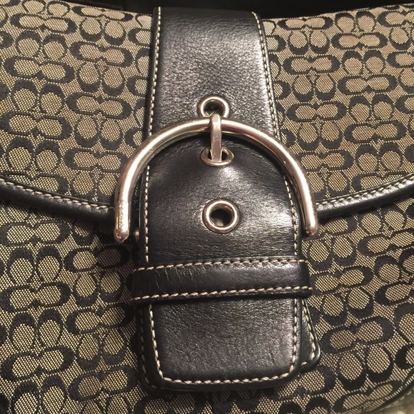 Signature Coach Bag - Picture 4 of 4