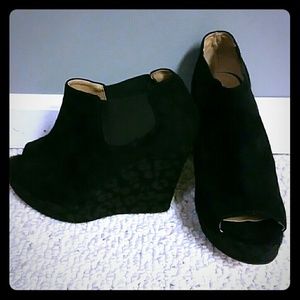 Black Wedges