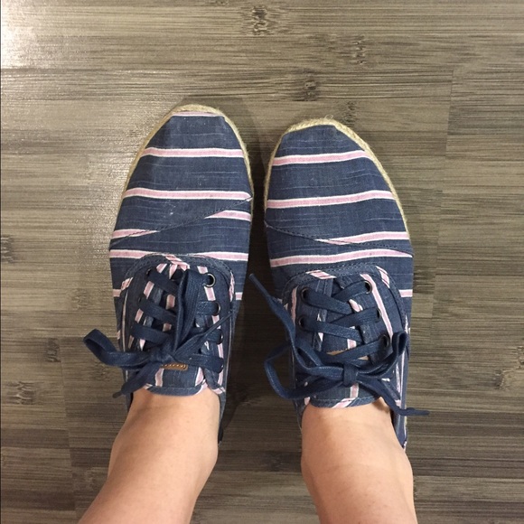 Toms Lace Up Shoe
