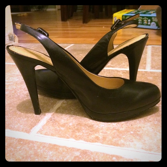 Size 7 1/2 Nine West sling back heels