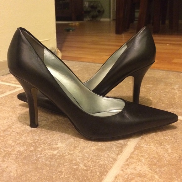 Size 7 Nine West stiletto pumps