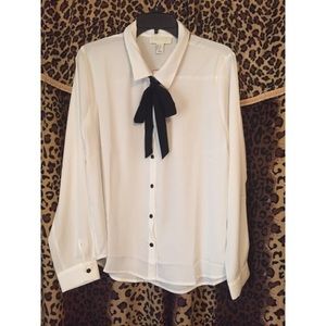 Button down with bow string