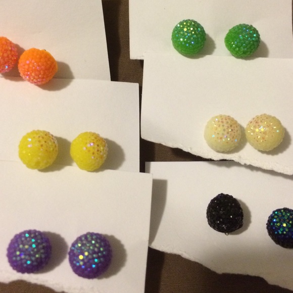 Ladies 6 pairs of earrings glittering
