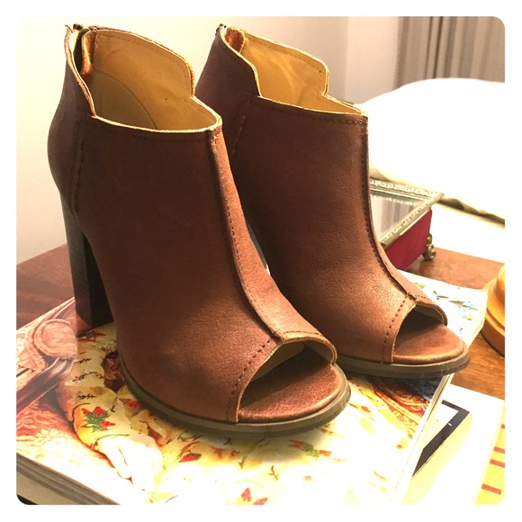 Kelsi Dagger boots
